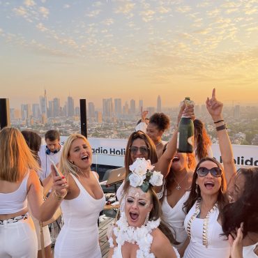 Radio Holiday White Night Party